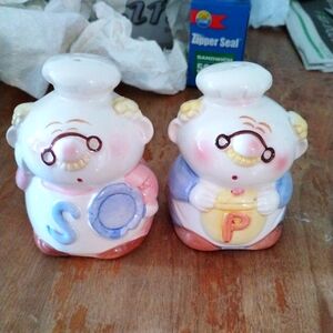 Vintage chubby chefs salt pepper shakers